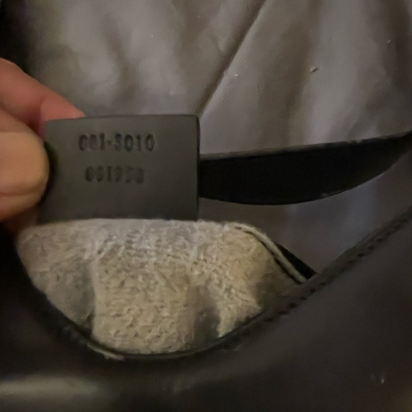 Elegant Black Leather Shoulder Bag - Picture 5 of 9